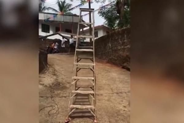 SELJANI SU BEŽALI U STRAHU! Nešto se čudno desilo sa ovim merdevinama! (VIDEO)