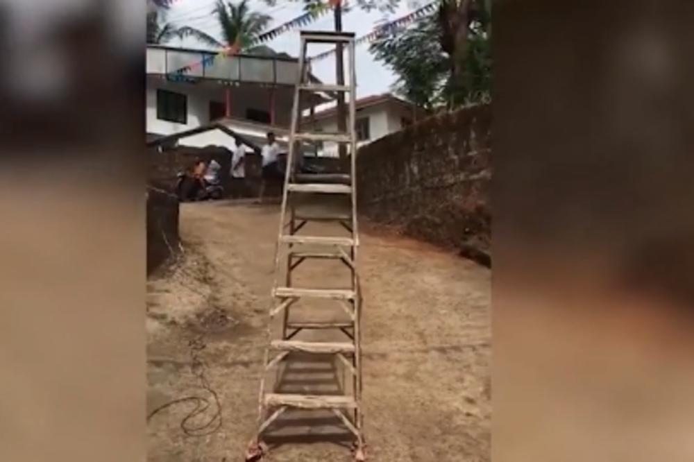 SELJANI SU BEŽALI U STRAHU! Nešto se čudno desilo sa ovim merdevinama! (VIDEO)