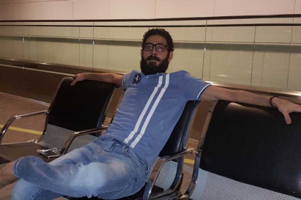 SEDAM MESECI JE BIO ZAROBLJEN NA TERMINALU! Ovog migranta je iz malezijskog pakla spasla žena iz Kanade!