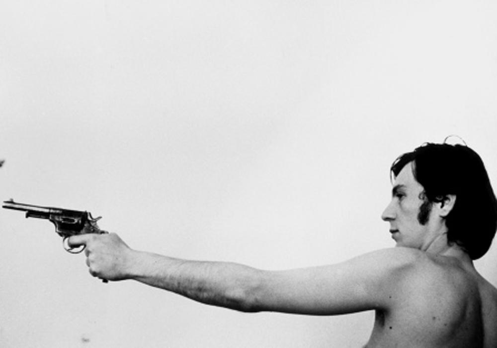 Bogdan Tirnanić koji je u novinama pisao pronicljive, oštroumne, često i kultne tekstove o marginalnim pojavama koje su nama bile centralne