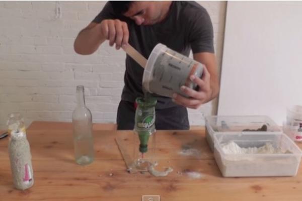 SIPAO JE CEMENT U PLASTIČNU FLAŠU: Ono što je napravio je apsolutno NEVEROVATNO! (VIDEO)