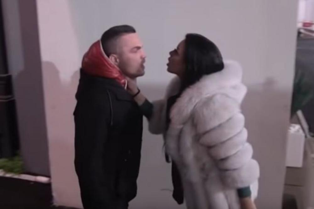 ŠTA BI OD ONOLIKE LJUBAVI?! Bane već PREBOLEO Zerinu, pa se bacio na OVU zadrugarku! (VIDEO)