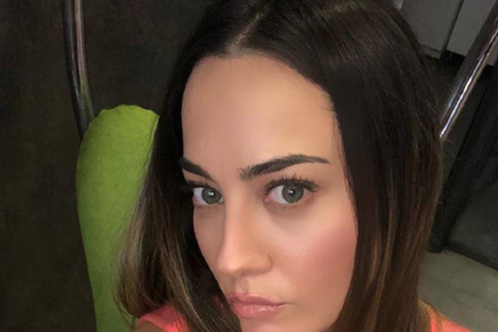 NAPULJSKA STARLETA SPREMNA ZA ORAL: Osvojite Ligu šampiona i dolazim da vas zadovoljim!