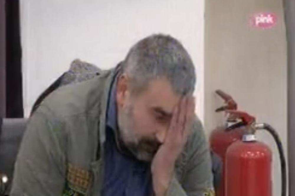 ONA JE NJEGOVA NOĆNA MORA, ZABIBERILA MU AFERU ZBOG KIJE! Miki Đuričić iznerviran: NOKAUTIRAĆU JE!