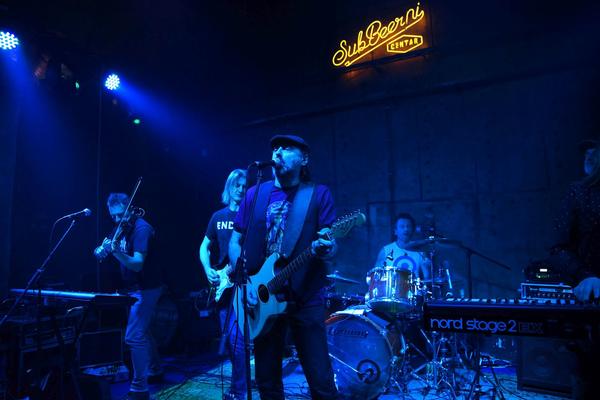 RASPEVANI DAN REPUBLIKE UZ ZABRANJENO PUŠENJE: Legendarni bend održao u Beogradu još jedan koncert za pamćenje