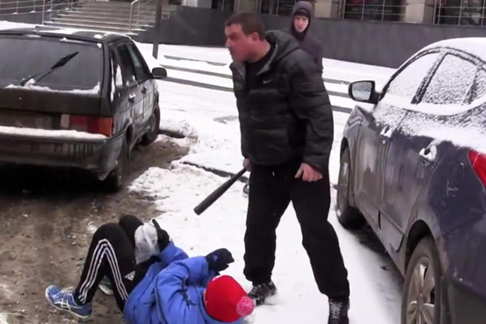 PRVO IH OZNAČE PA IM NAPRAVE PAKAO OD ŽIVOTA: Ovako se u Rusiji OBRAČUNAVAJU S BAHATIM VOZAČIMA (VIDEO)