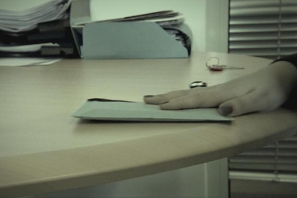 ZBOG KORUPCIJE UHAPŠENE 4 OSOBE U NIŠU: Veštak Fonda PIO primio mito od 96.000 dinara i 300 evra