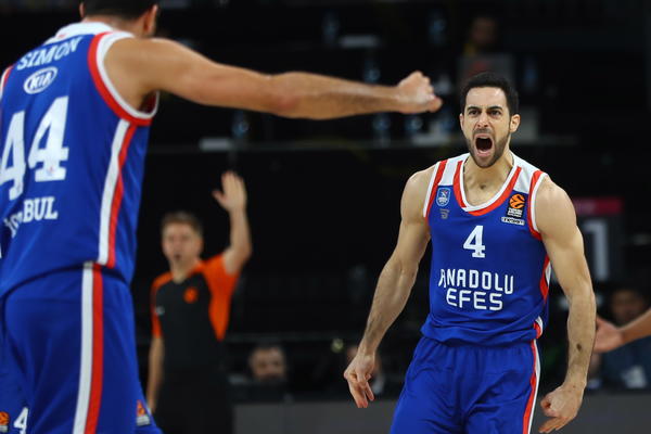 Gudurić i Micić kao matori: Efes 5 u nizu, pirejski ponor Budućnosti, Himki bez Šveda i Fenerova šetnja kroz Barsu!