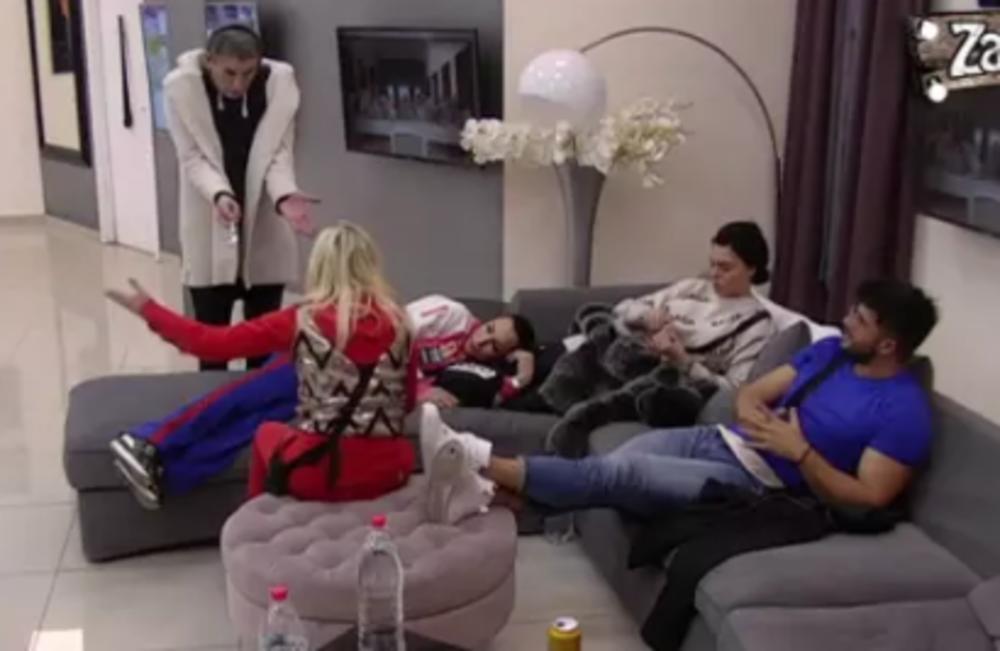 Lepi Mića sa ukućanima 