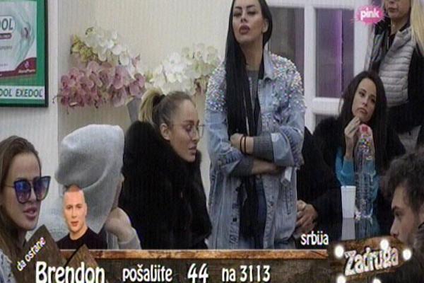 TUČE NE PRESTAJU! REAGOVALO OBEZBEĐENJE! Zerina preti Marijani: Zube ću da ti povadim, grkljan ću da ti iščupam