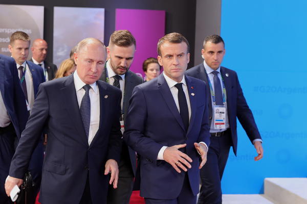 PUTIN JE NA PAPIRU NACRTAO NOVU MAPU UKRAJINE! Predsednik Francuske nije mogao da veruje šta vidi