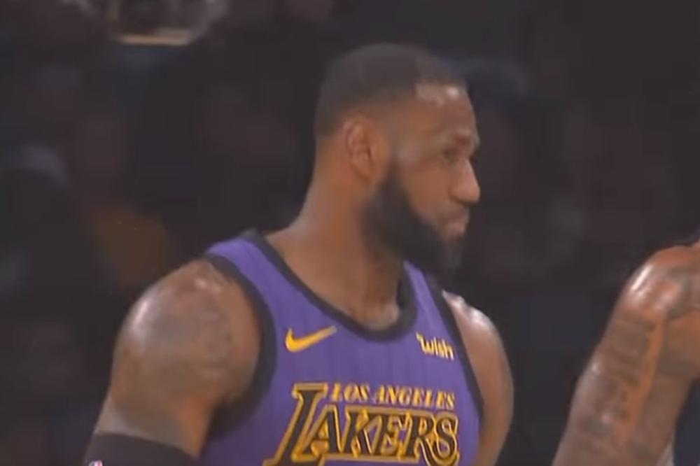 LUKA, ZAR SME TAKO DA SE KRALJU 2 PUTA LUPI DANDARA?! Dončić zalepio Lebrona dva puta, vidite samo Džejmsovu facu!