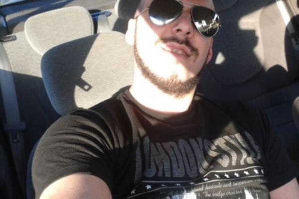 ŽENA UMIRALA OD RAKA, A POSLEDNJA ŽELJA JOJ JE BILA DA PREVARI MUŽA SA NJIM: Frizer iz Požarevca joj je to ispunio!