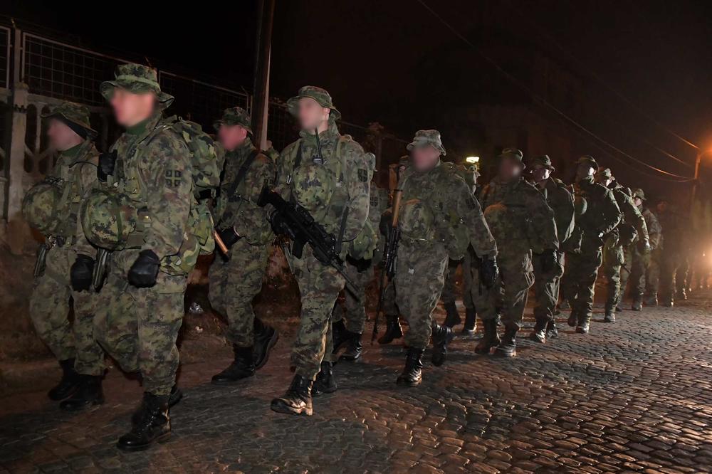 Pirsing morate izvaditi iz nosa, nema farbanja kose: Ko ne bude hteo u kasarnu, čeka ga kutlača i ribanje u vojsci!