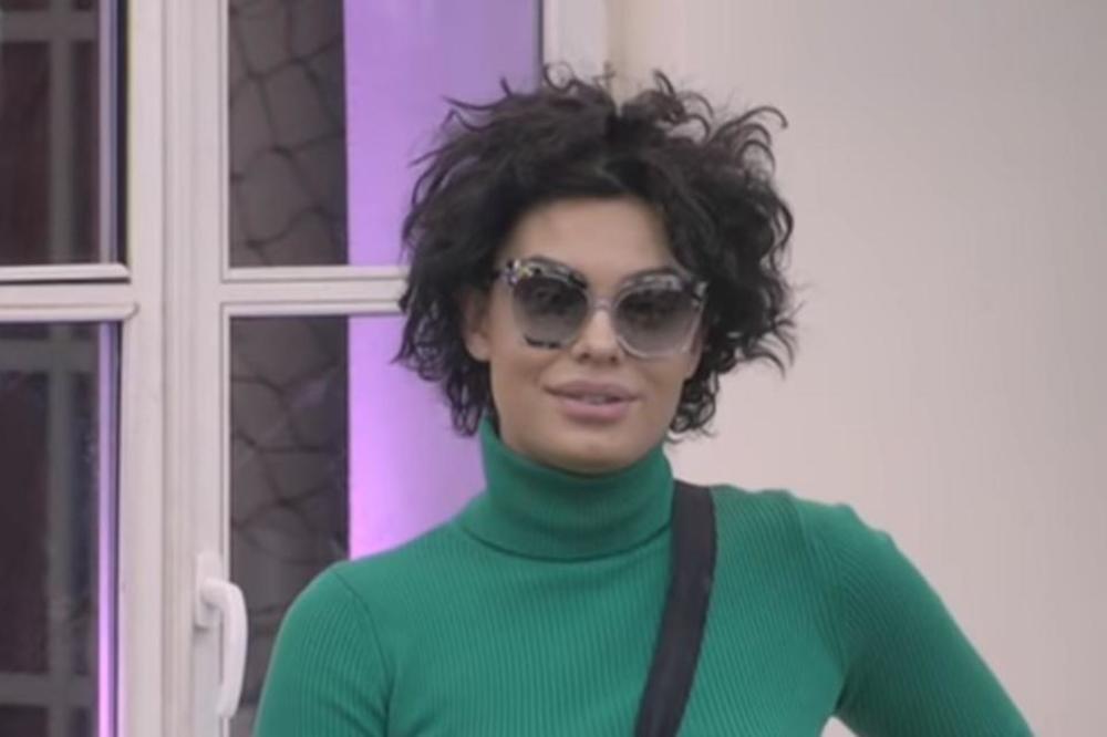 MINA NE MOŽE DA BUDE SAMO SA JEDNIM DEČKOM! Šokantna ispovest o BURNOM ŽIVOTU, trojkama i KOMBINACIJAMA