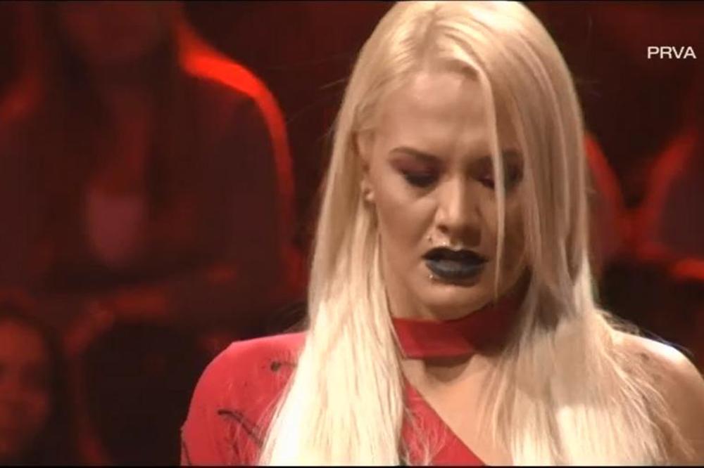 TAKMIČARKA ZVEZDA GRANDA SE POTPUNO SLOMILA I RASPLAKALA NA BINI: Kad je njena majka to videla, pozlilo joj je!