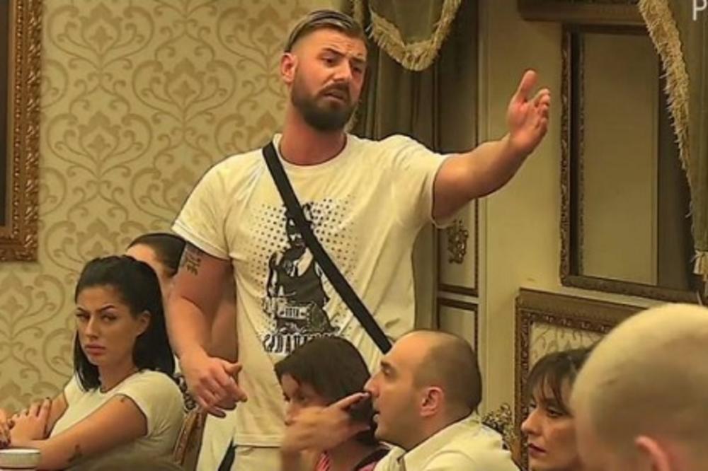 TEK DOŠAO A VEĆ POSTROJAVA TAKMIČARE: Došao sam da sameljem ove BESKUĆNIKE! MAJKE TI? A ŠTA SI ONDA TI?