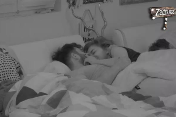 DOK SU SVI MIRNO SPAVALI, ONI SU AKCIJALI: Mina uspela u svojoj nameri da ZAVEDE Ervina! Sve prštalo od STRASTI!