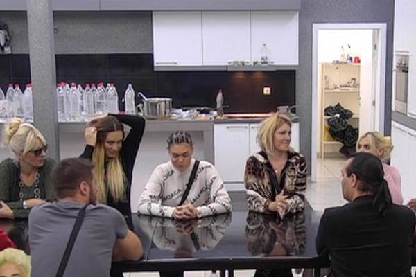 TAJNO NAPUSTILA RIJALITI, A NIKO NIJE NI PRIMETIO: Zadrugarka izašla van, a za to je imala DOBAR RAZLOG!