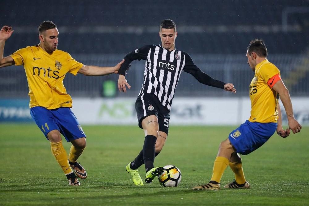 KO KAŽE DA SU FUDBALERI GLUPI? Partizanov as razbio decenijski stereotip pred očima naše kamere!