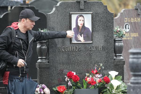 KARAMELA U SUZAMA POSETIO GROB KSENIJE PAJČIN: Čekao da svi odu, pa izjavio nešto JEZIVO!