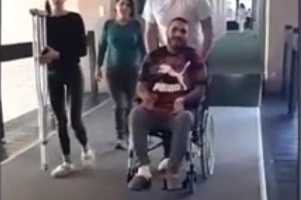 MAJKA DARKA LAZIĆA O TRENUTNOM STANJU PEVAČA:  Stao je na ŠTAKE prvi put i dao mi je jedno OBEĆANJE!