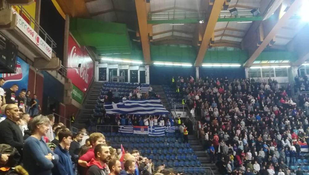 Grci tokom intoniranja himne