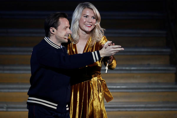 SKANDAL NA DODELI ZLATNE LOPTE: Ponizio najbolju fudbalerku sveta, svi su se zgrozili onim što ju je terao da radi!