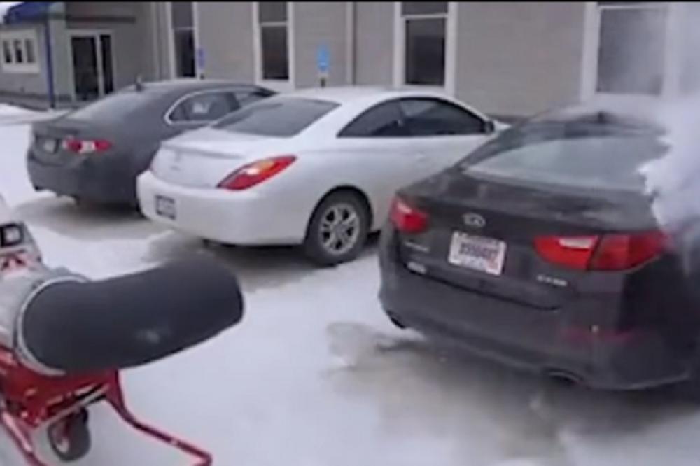 KADA STEGNE ZIMA: Ova sprava ČISTI sneg u sekundi! (VIDEO)