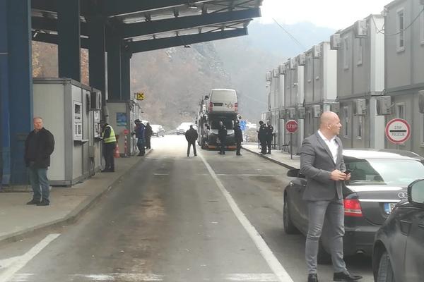 FOTKA DANA: Albanci zabranili igračima, legendama i čelnicima Partizana da uđu na Kosovo! Ovo je bio njihov odgovor