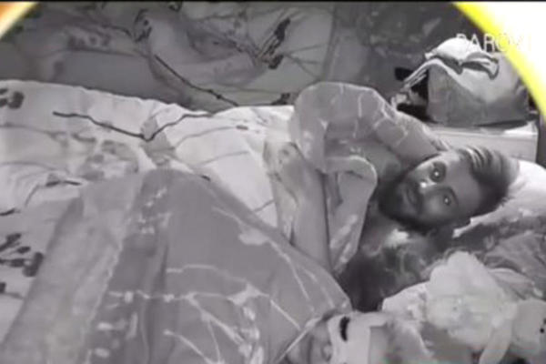TAKMIČARI NISU MOGLI DA SPAVAJU OD NJIHOVOG SE*SA: Samo što je ušao u vilu, a Enisa mu se već PREPUSTILA! (VIDEO)