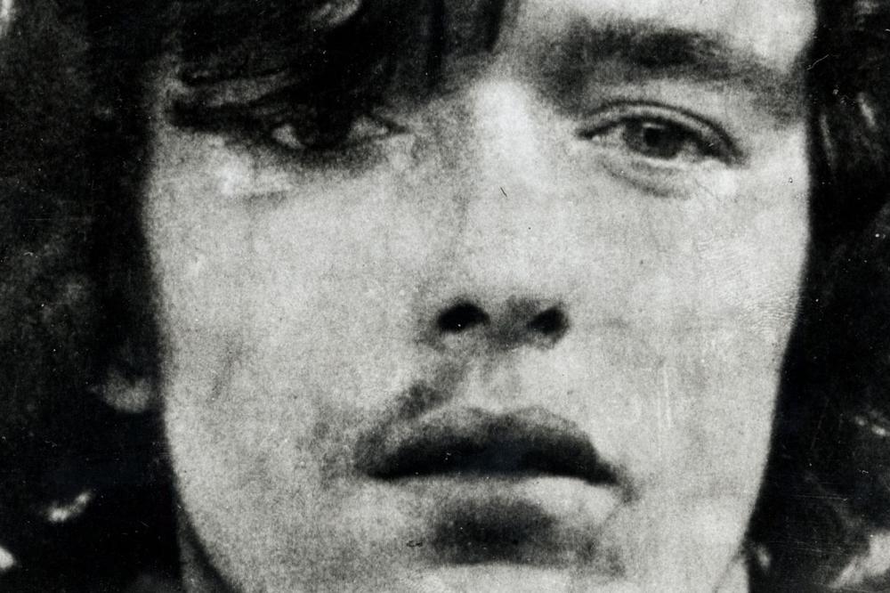 TROJE DECE JE ZAKLAO, A NJIHOVA TELA OKAČIO NA OGRADU: Sada, nakon 45 godina u zatvoru, izlazi na slobodu