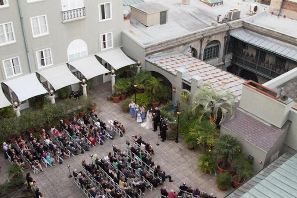 SLIKALI SVADBU IZ VAZDUHA, PA PREMRLI OD STRAHA: Kada su uvećali fotografije ZAPREPASTILII SU SE! (FOTO)