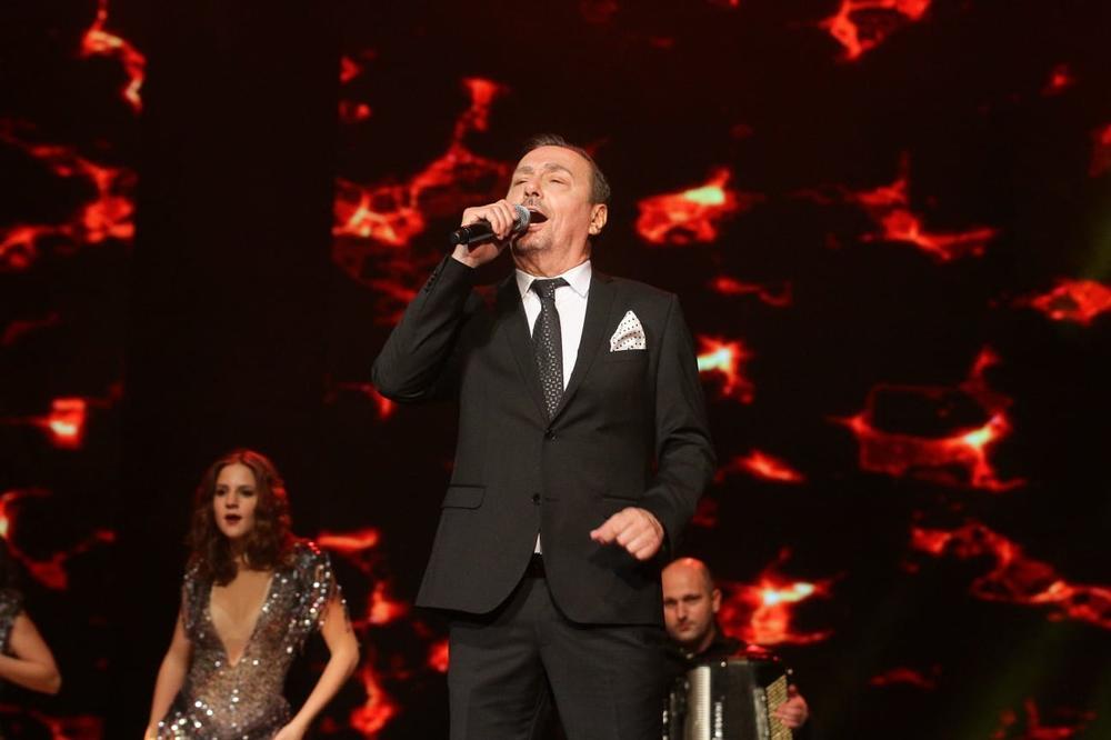 KEBA PRIREDIO SPEKTAKL ZA PAMĆENJE: Cela estrada se sjatila u Sava centru, a evo ko sedi u prvom redu (VIDEO)