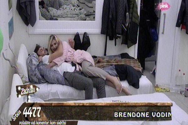 NOVA LJUBAV U ZADRUZI? Dorotea u njegovom zagrljaju!