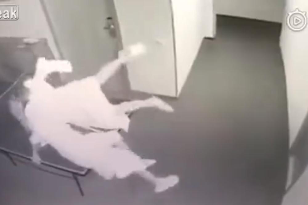 POJEO IH JE STO ZA STONI TENIS DOK SU PRAVILE EROTSKE SELFIJE! A sve su same zaslužile! (VIDEO)