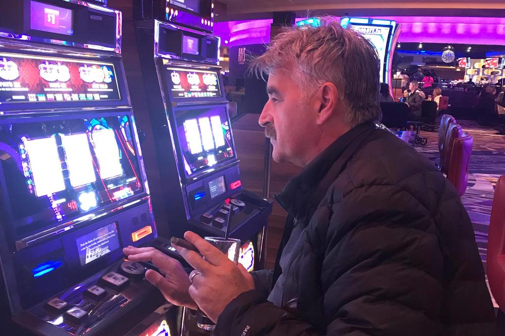 OPASNO! Bosanac i Džidža se navukli na aparate za kocku! (FOTO)