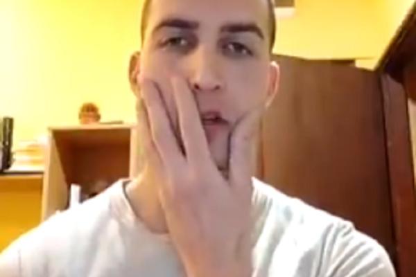 DOK SE LJUBITE, IMA FAZON DA USISAVA JEZIK, A KAD UZME PRST... Instruktor zavođenja ponovo DOMINIRA (VIDEO)