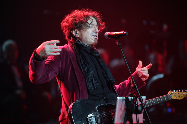 POLICIJA UHAPSILA 8 OSOBA NA BREGINOM KONCERTU U ALBANIJI! Nastao opšti haos kada su BACALI SUZAVCE!