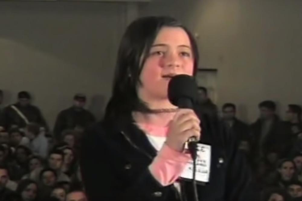 OD OVAKVE BUCKE DO MEGA RIBE: Možete li prepoznati devojčicu sa slike? Danas je jedna od NAJPOPULARNIJIH PEVAČICA!