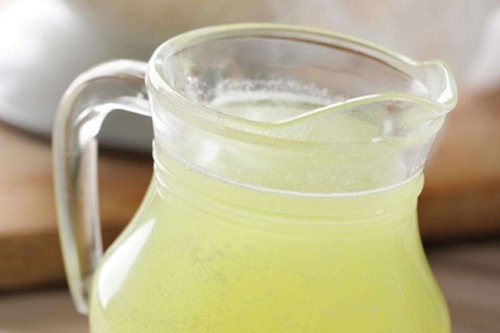 ŽIVEO JE 100 GODINA, JER JE PIO OVAJ NAPITAK: Najzdravije piće bacamo, a služi i kao LEK!