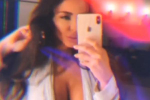 TERMOMETAR ĆE DA PRSNE: Bivša žena nekadašnjeg igrača Partizana se skinula skroz gola! Sve joj se vidi!