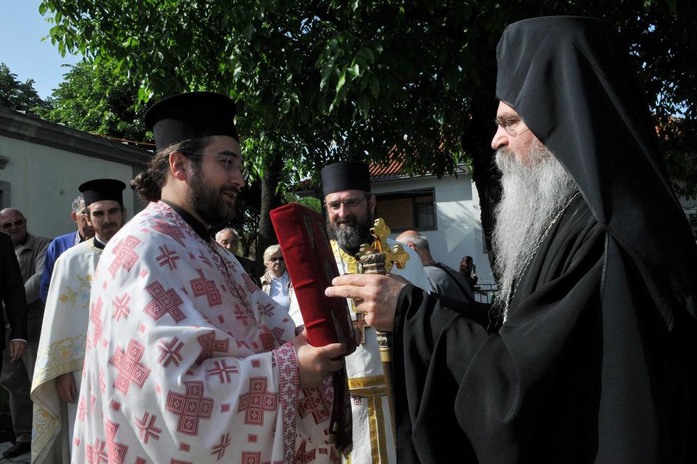 NAUČITE KAKO SE PRAVILNO KRSTI: Samo na taj način ćete se spasiti od greha!