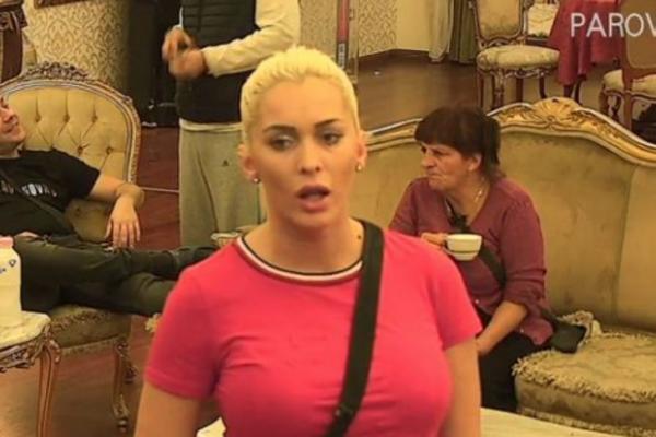 NJEGA KRIJE OD OČIJU JAVNOSTI: Ilijana zagolicala MAŠTU pa otkrila da ima nekog ko je čeka NAPOLJU!