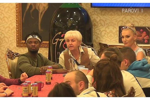 NISU ŠTEDELI REČI ZA NOVU UČESNICU: Ona je žena BEZ MANIRA a ne URBANA dama! (FOTO)