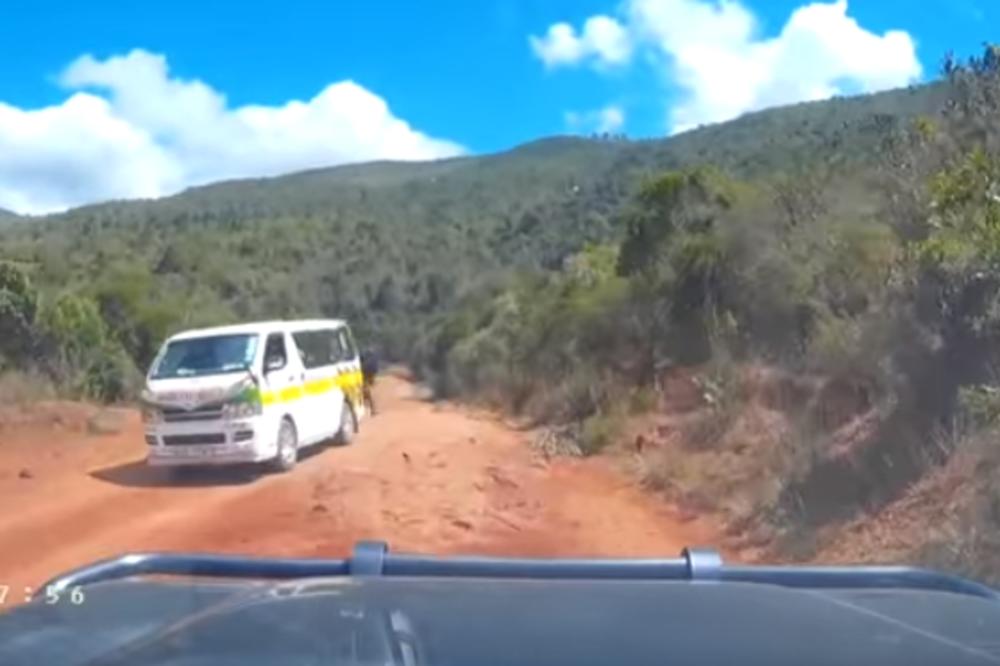 U ZABITI KENIJE NALETELI NA RAZBOJNIKE SA MAČETAMA: Bračni par se jedva izvukao! (VIDEO)