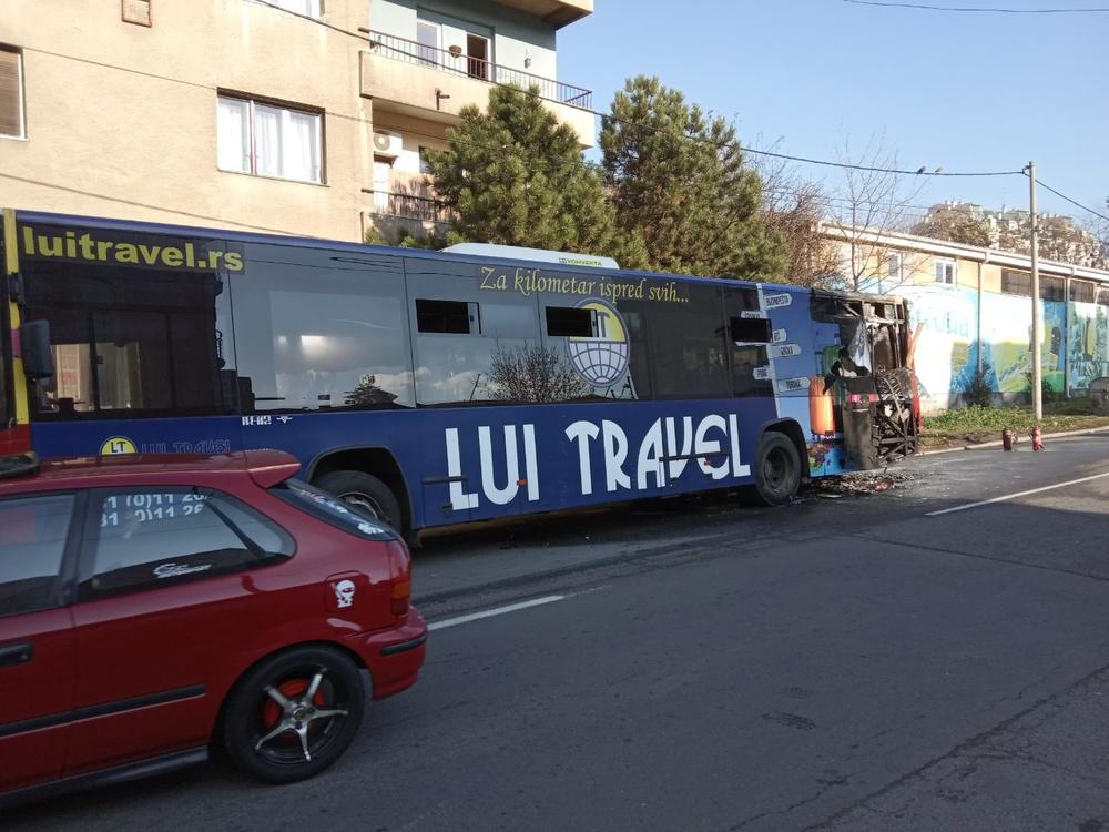Zapalio se autobus u Južnom bulevaru   