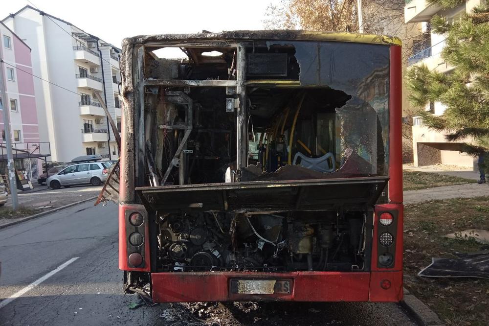 GORI VOZILO U BEOGRADU: Plamen zahvatio zadnji deo autobusa!