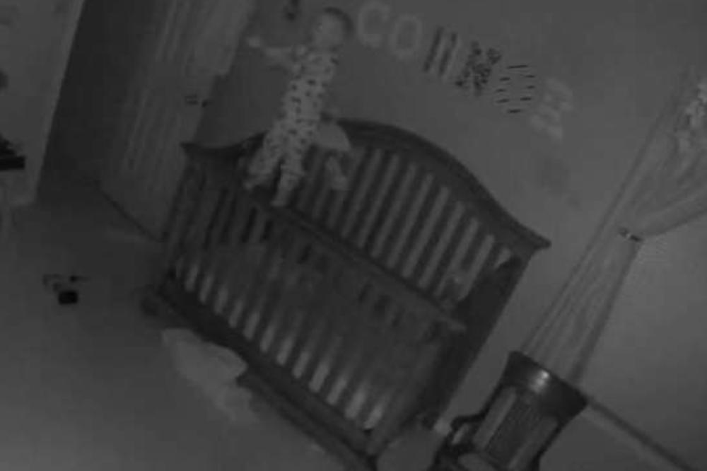 DETE IM SE ČUDNO PONAŠALO PA SU ODLUČILI DA POSTAVE KAMERU: Kad su pregledali snimak, NAJEŽILI SU SE (VIDEO)