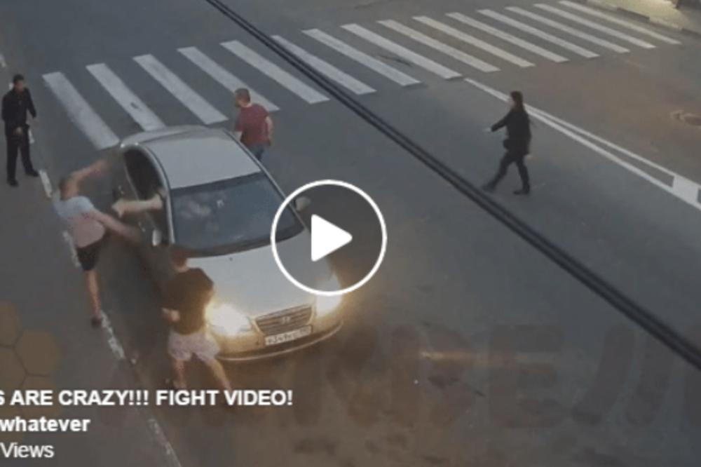 PUCALI SU RUSU U KOLENO, PA ODMAH ZAŽALILI: On je potpuno POLUDEO, nastao je pravi HAOS NA ULICI! (VIDEO)